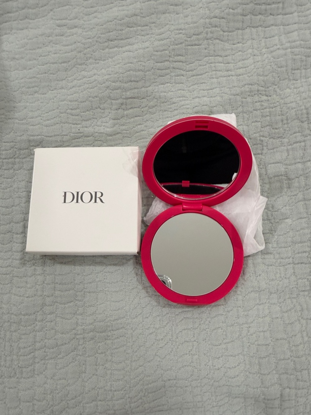 Dior Hot Pink Quilted Compact Mirror with Silver CD Logo - Picture 3 of 3